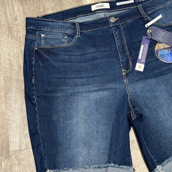 Women’s Angels 22W 2X Navy Blue Denim Jeans Shorts Rolled Hem Stretch NWT - Picture 7 of 12